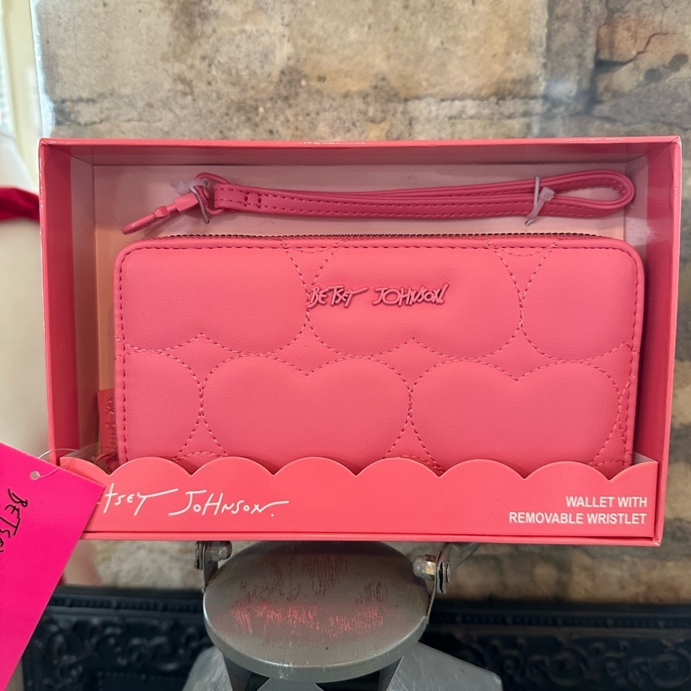 Betsey Johnson Boxed Vibrant Pink Heart Zip Around Wallet